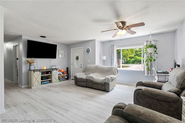 1075 S Baldwin Avenue, Fayetteville, AR 72701