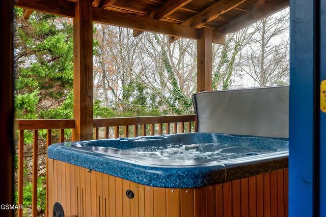 1001 Sunrise Blvd, Sevierville, TN 37862