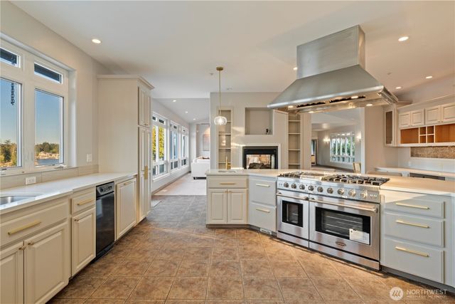 402 3rd Lane, Fox Island, WA 98333
