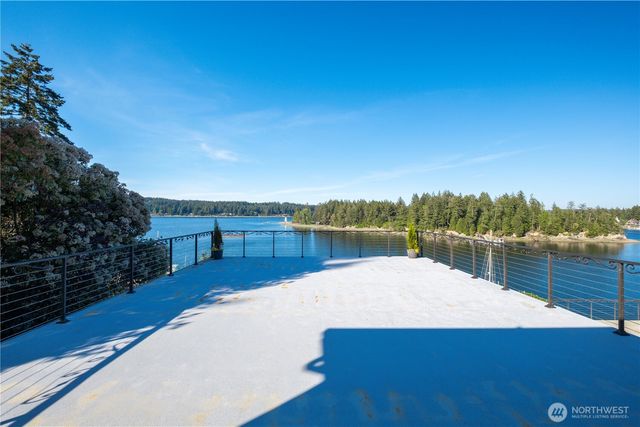402 3rd Lane, Fox Island, WA 98333