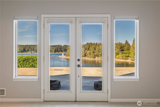402 3rd Lane, Fox Island, WA 98333