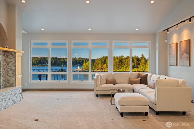 402 3rd Lane, Fox Island, WA 98333