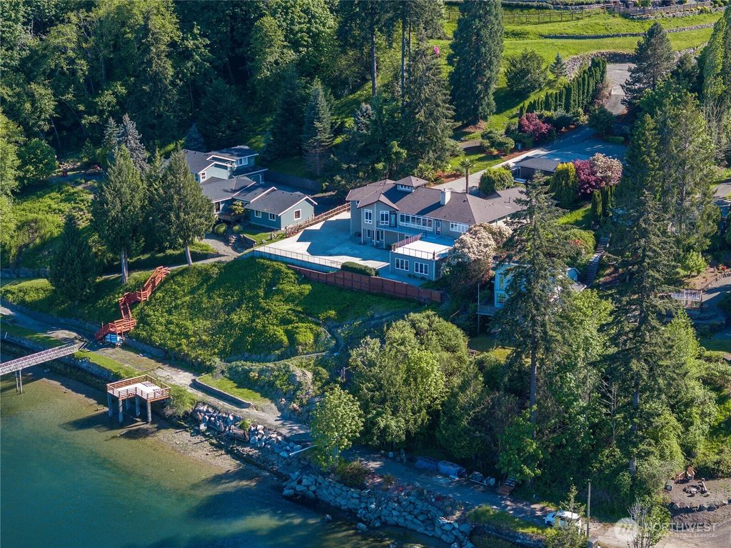 402 3rd Lane, Fox Island, WA 98333