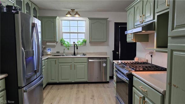 22 Mill Stream Road, Elizabeth, WV 26143