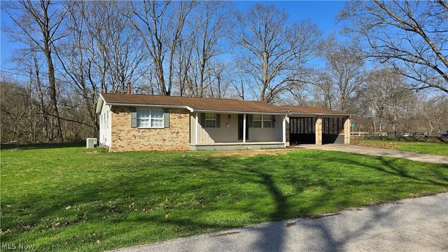 22 Mill Stream Road, Elizabeth, WV 26143