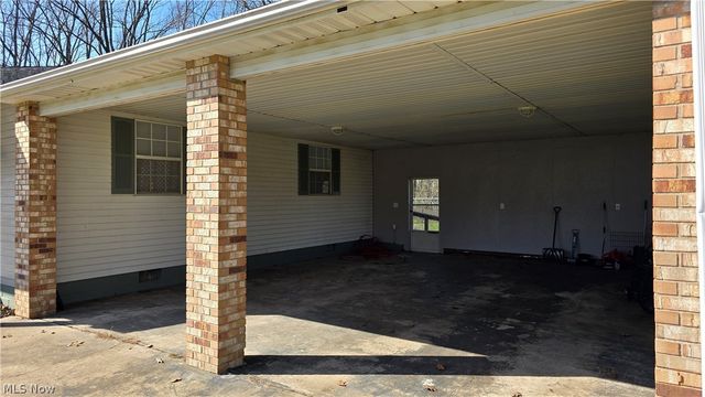 22 Mill Stream Road, Elizabeth, WV 26143