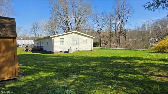 22 Mill Stream Road, Elizabeth, WV 26143