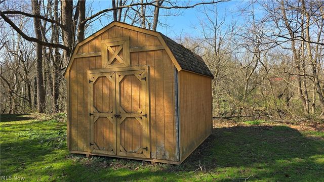 22 Mill Stream Road, Elizabeth, WV 26143