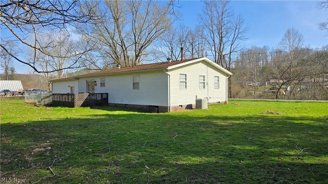 22 Mill Stream Road, Elizabeth, WV 26143
