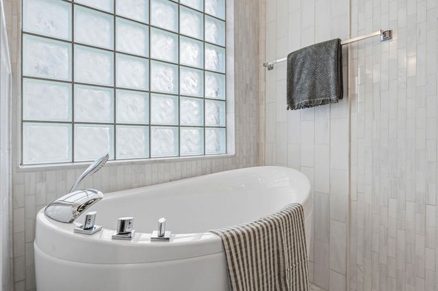 1917 Lakecliff Hills LN, Austin, TX 78732