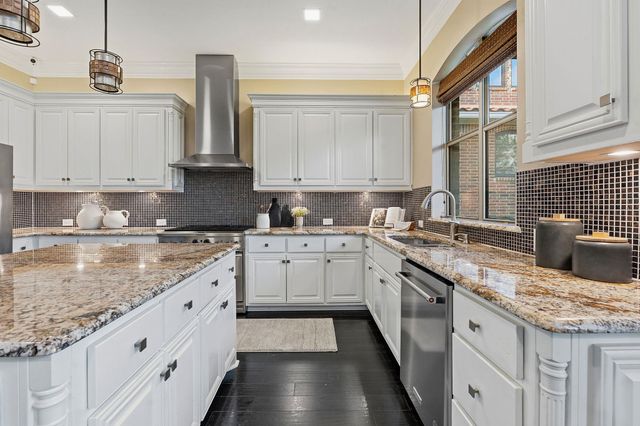 1917 Lakecliff Hills LN, Austin, TX 78732