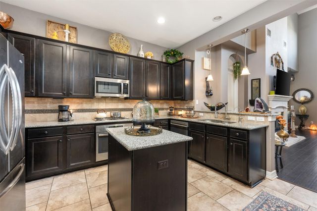 335 Lombardia DR 19E, Austin, TX 78734