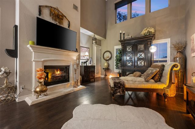 335 Lombardia DR 19E, Austin, TX 78734