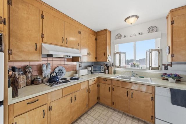 217 Bay View Drive, San Carlos, CA 94070