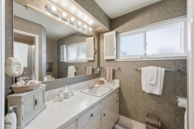 217 Bay View Drive, San Carlos, CA 94070