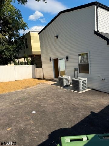 415 E 4Th Ave, Roselle Boro, NJ 07203