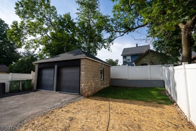 415 E 4Th Ave, Roselle Boro, NJ 07203