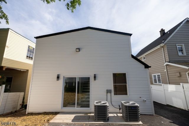 415 E 4Th Ave, Roselle Boro, NJ 07203