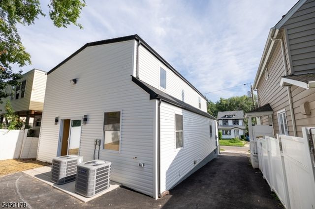 415 E 4Th Ave, Roselle Boro, NJ 07203