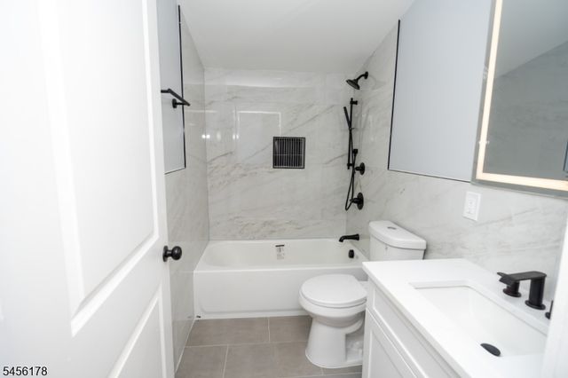 415 E 4Th Ave, Roselle Boro, NJ 07203