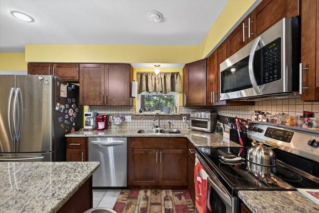 523 Lynnewood Avenue, Burleson, TX 76028