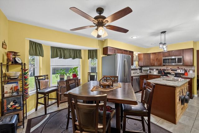 523 Lynnewood Avenue, Burleson, TX 76028