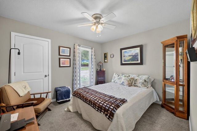 523 Lynnewood Avenue, Burleson, TX 76028