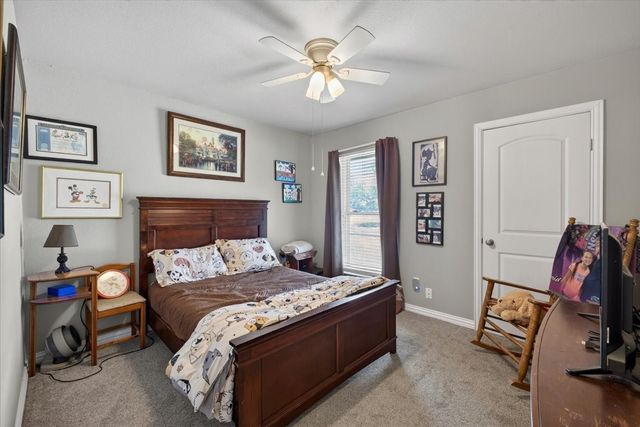 523 Lynnewood Avenue, Burleson, TX 76028