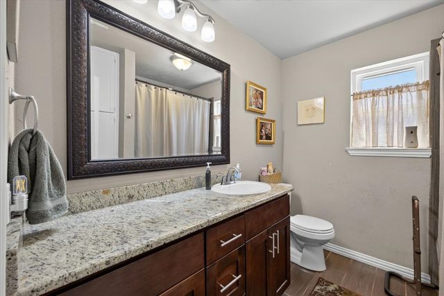523 Lynnewood Avenue, Burleson, TX 76028