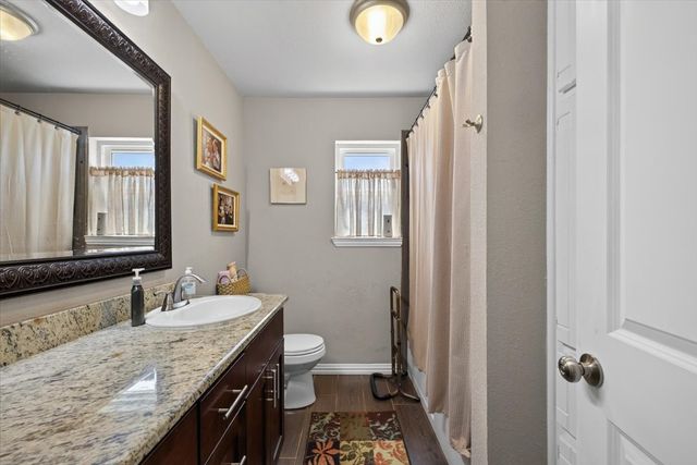 523 Lynnewood Avenue, Burleson, TX 76028