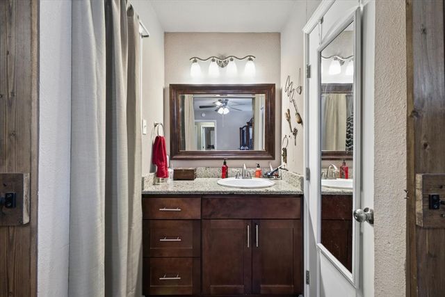523 Lynnewood Avenue, Burleson, TX 76028