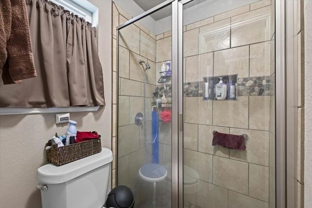 523 Lynnewood Avenue, Burleson, TX 76028