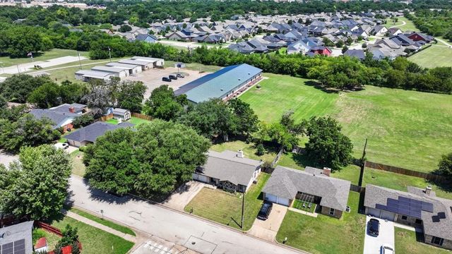 523 Lynnewood Avenue, Burleson, TX 76028