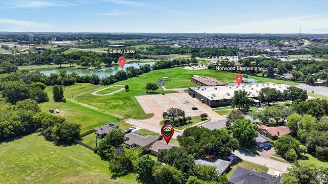 523 Lynnewood Avenue, Burleson, TX 76028