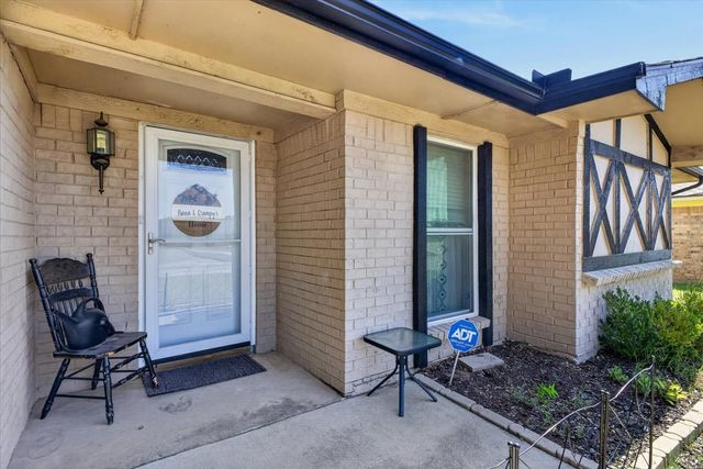 523 Lynnewood Avenue, Burleson, TX 76028