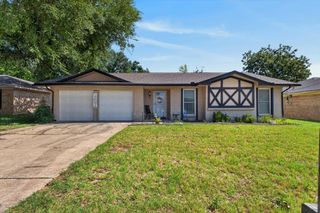 523 Lynnewood Avenue, Burleson, TX 76028