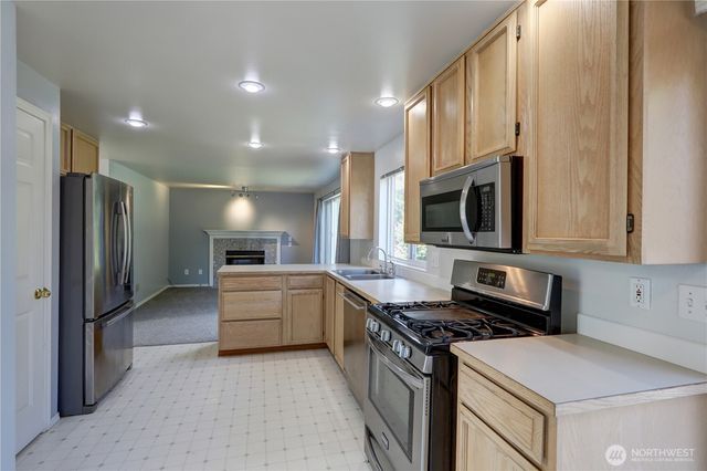 2208 S 380th Street, Federal Way, WA 98003