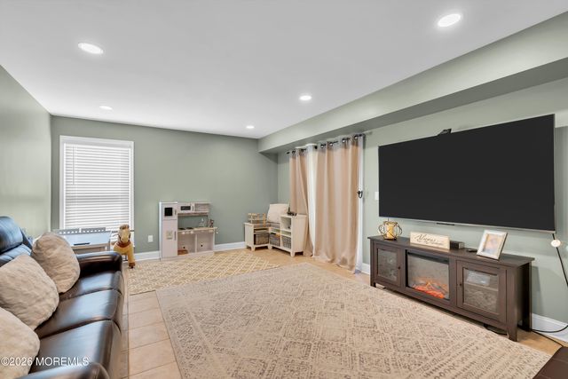7 Lindner Lane, Howell, NJ 07731