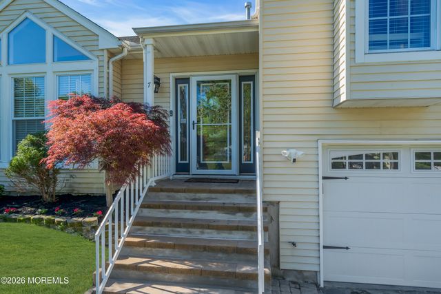 7 Lindner Lane, Howell, NJ 07731