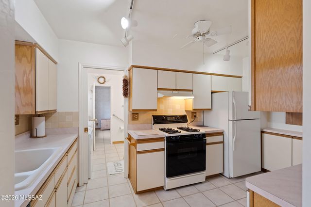 107 E Los Arcos, Green Valley, AZ 85614