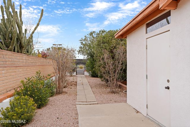 107 E Los Arcos, Green Valley, AZ 85614