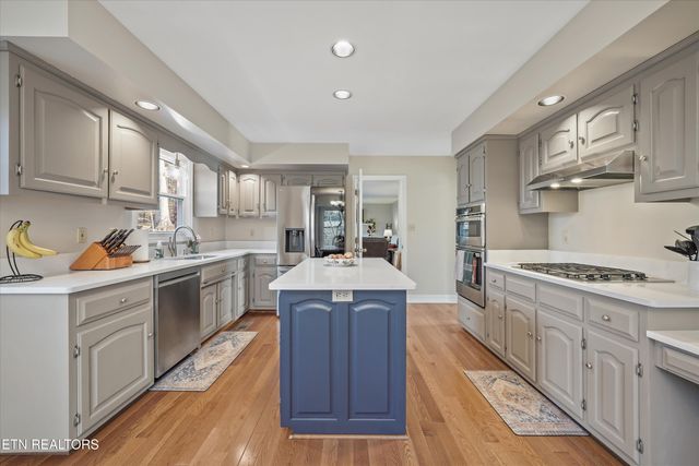 704 Knights Bridge Rd, Maryville, TN 37803