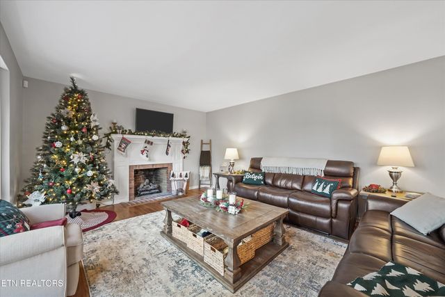 704 Knights Bridge Rd, Maryville, TN 37803