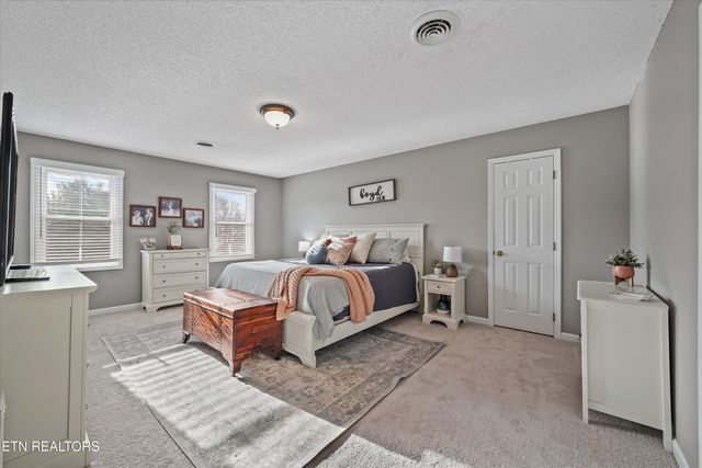 704 Knights Bridge Rd, Maryville, TN 37803