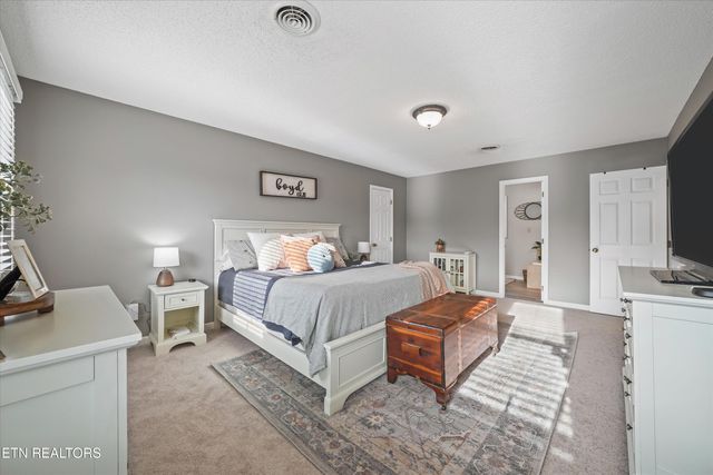 704 Knights Bridge Rd, Maryville, TN 37803