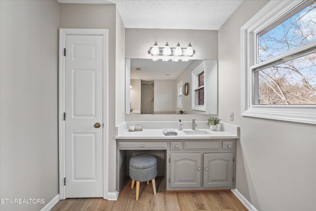 704 Knights Bridge Rd, Maryville, TN 37803