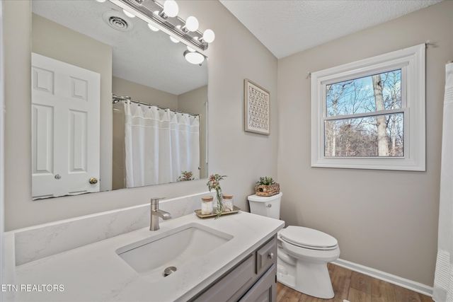 704 Knights Bridge Rd, Maryville, TN 37803