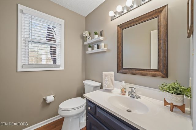 704 Knights Bridge Rd, Maryville, TN 37803