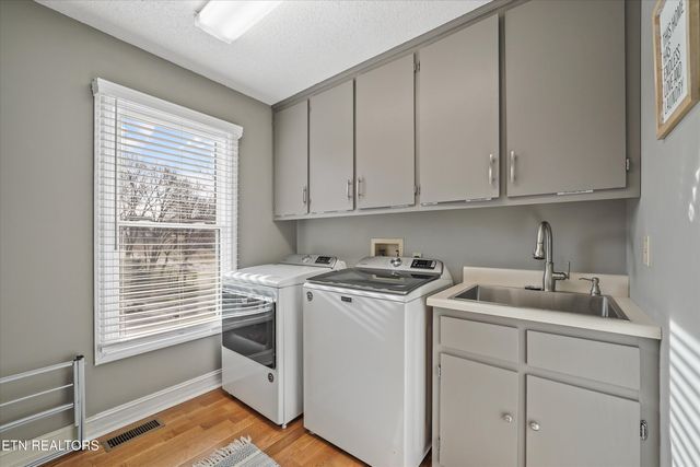 704 Knights Bridge Rd, Maryville, TN 37803