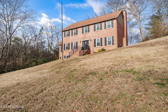 704 Knights Bridge Rd, Maryville, TN 37803